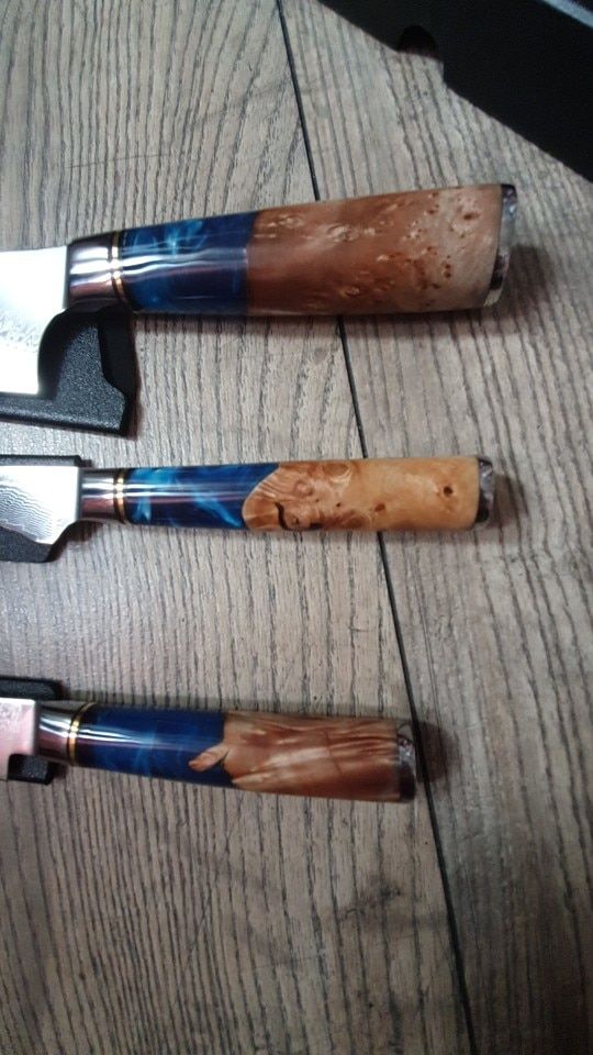 Customer photo review of Tsunami Collection — Signature Japanese VG10 Damascus Steel Knife Set with Blue Resin Burl Wood Handles