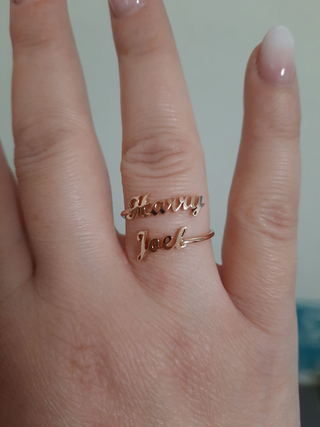Customer photo review of LOANYA Ring mit zwei personalisierten Namen
