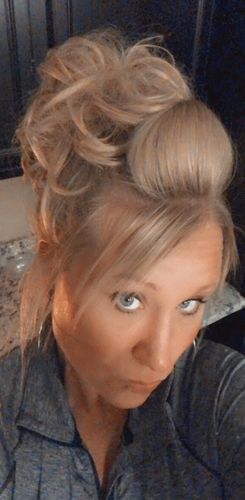 Customer photo review of JuvaBun Messy Bun
