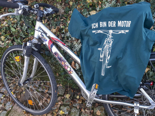 Customer photo review of Ich bin der Motor - Herren Premium Organic Shirt