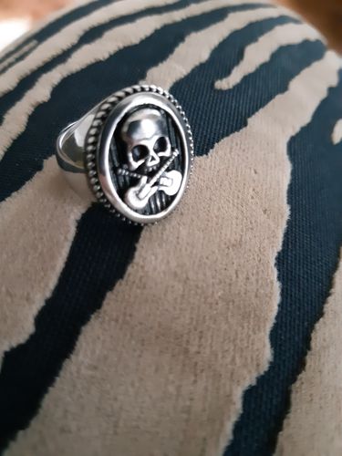 Customer photo review of ROCK STAR SKULL RING