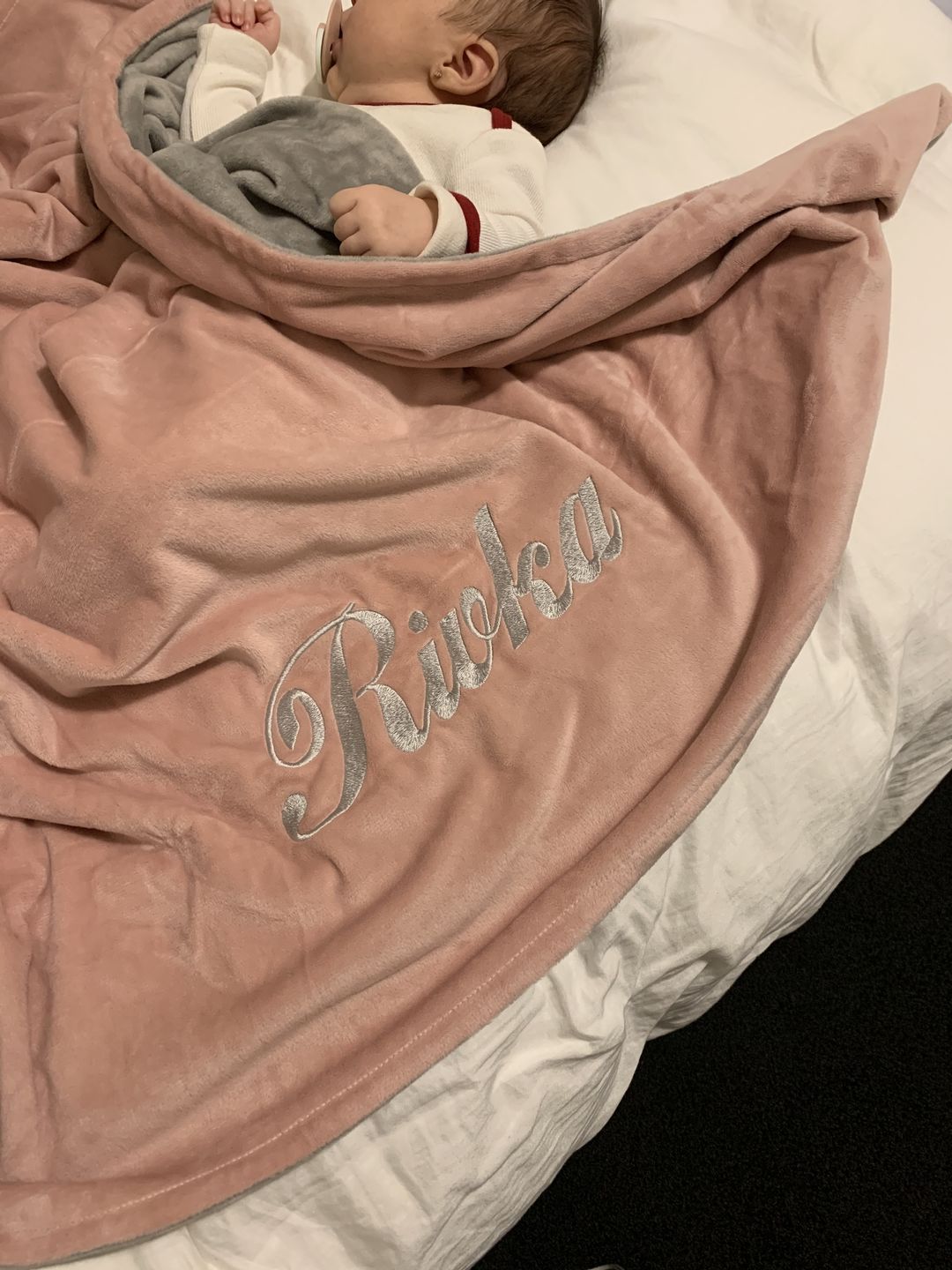 Customer photo review of MinkyBee Stroller Blanket Dusty Pink/Grey