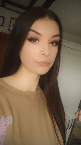 Customer photo review of Amber Magnetic Eyelashes and Eyeliner Kit