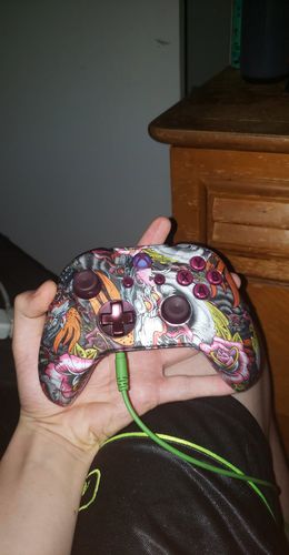 Customer photo review of Rose Dragon - XBOX One Controller Skin
