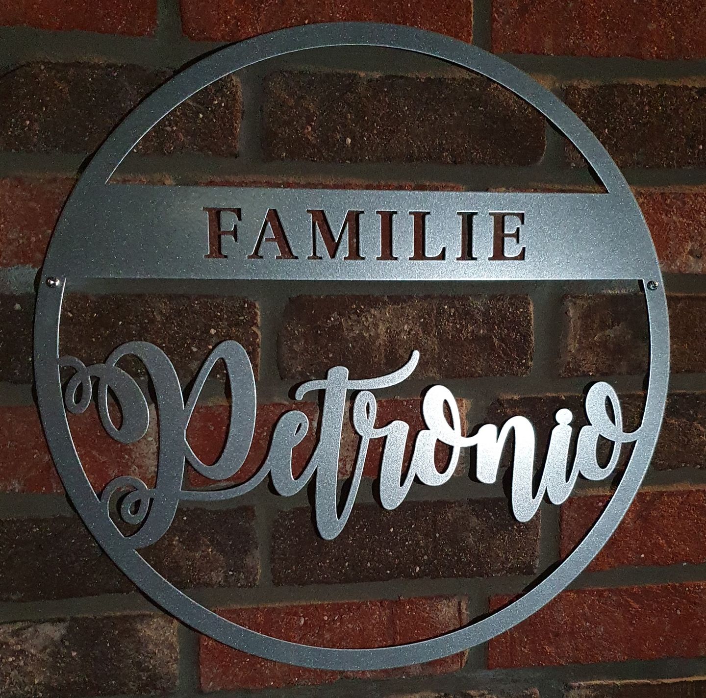 Customer photo review of Türschild rund " Family" mit personalisierbarem Familienname - ein garantierter Hingucker
