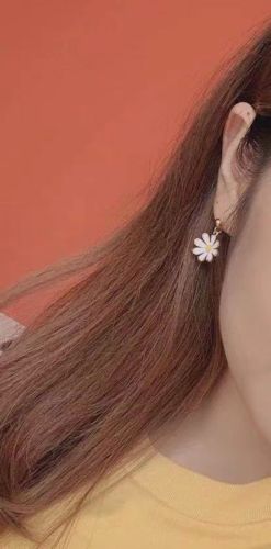 Customer photo review of Boucles d'oreilles pendantes - Daisy