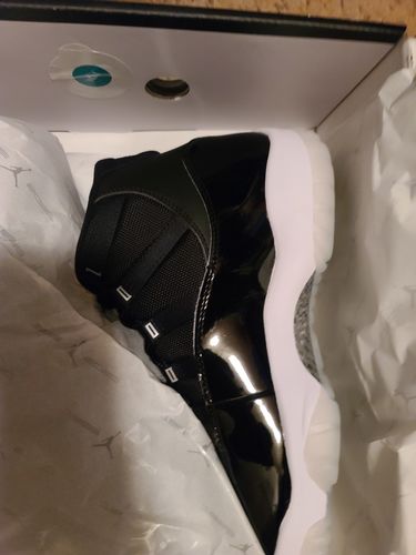 Customer photo review of Air Jordan 11 Retro 25th  Anniversary Early Pairs