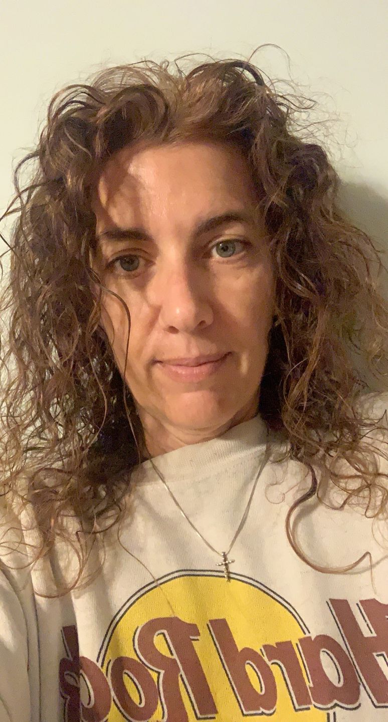 Customer photo review of Defining Flaxseed Gel for Curly Hair with Organic Jojoba Oil for Moisture and Lavender Fragrance