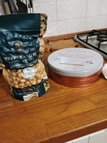 Customer photo review of Torta di Nocciole Tastëlanghe + Crema di Nocciole + Confezione Nocciola "Tostata"