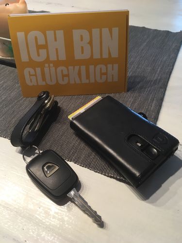 Customer photo review of Everest Smart Wallet