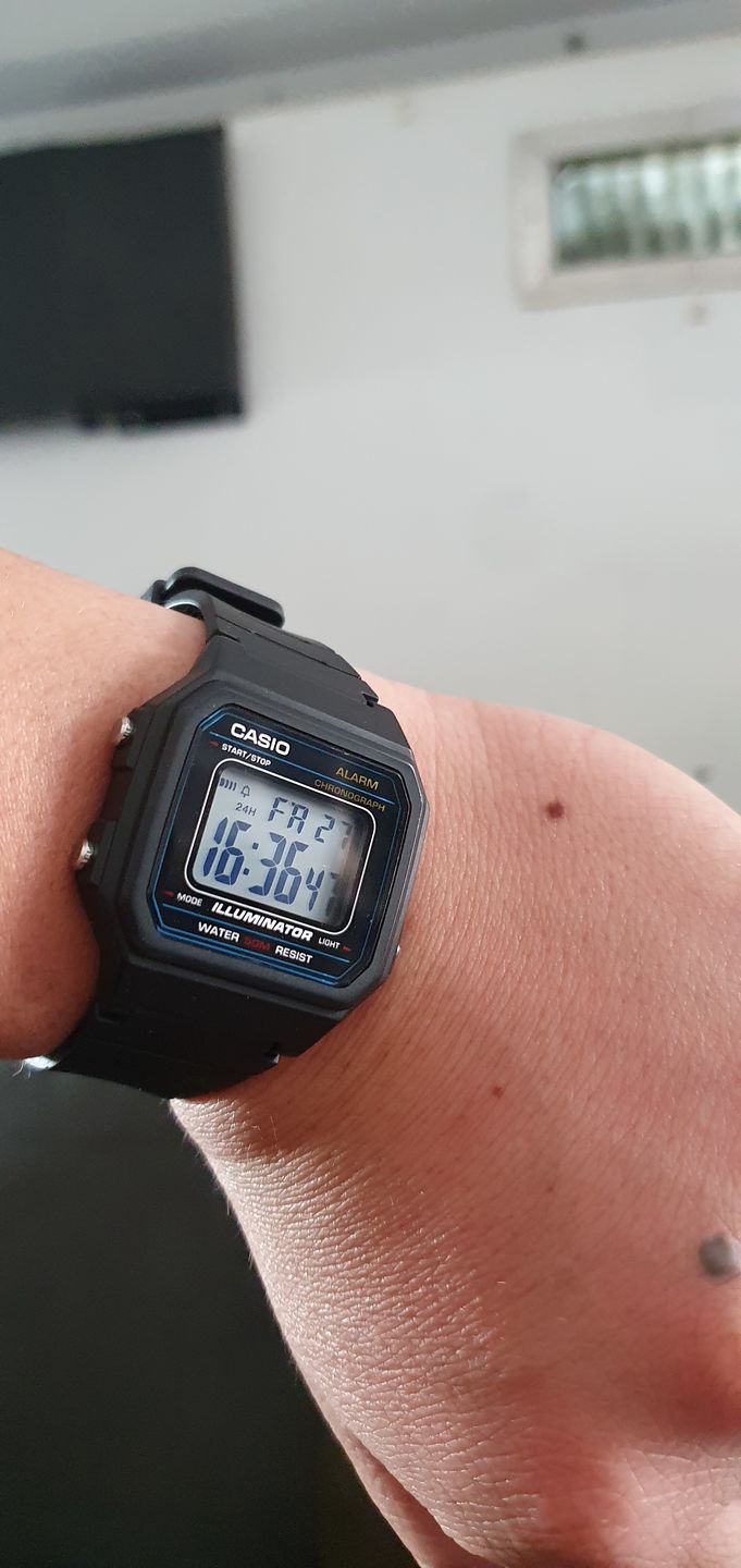 Customer photo review of Reloj Casio Vintage W-217H-1AVDF Classic Líneas Azules