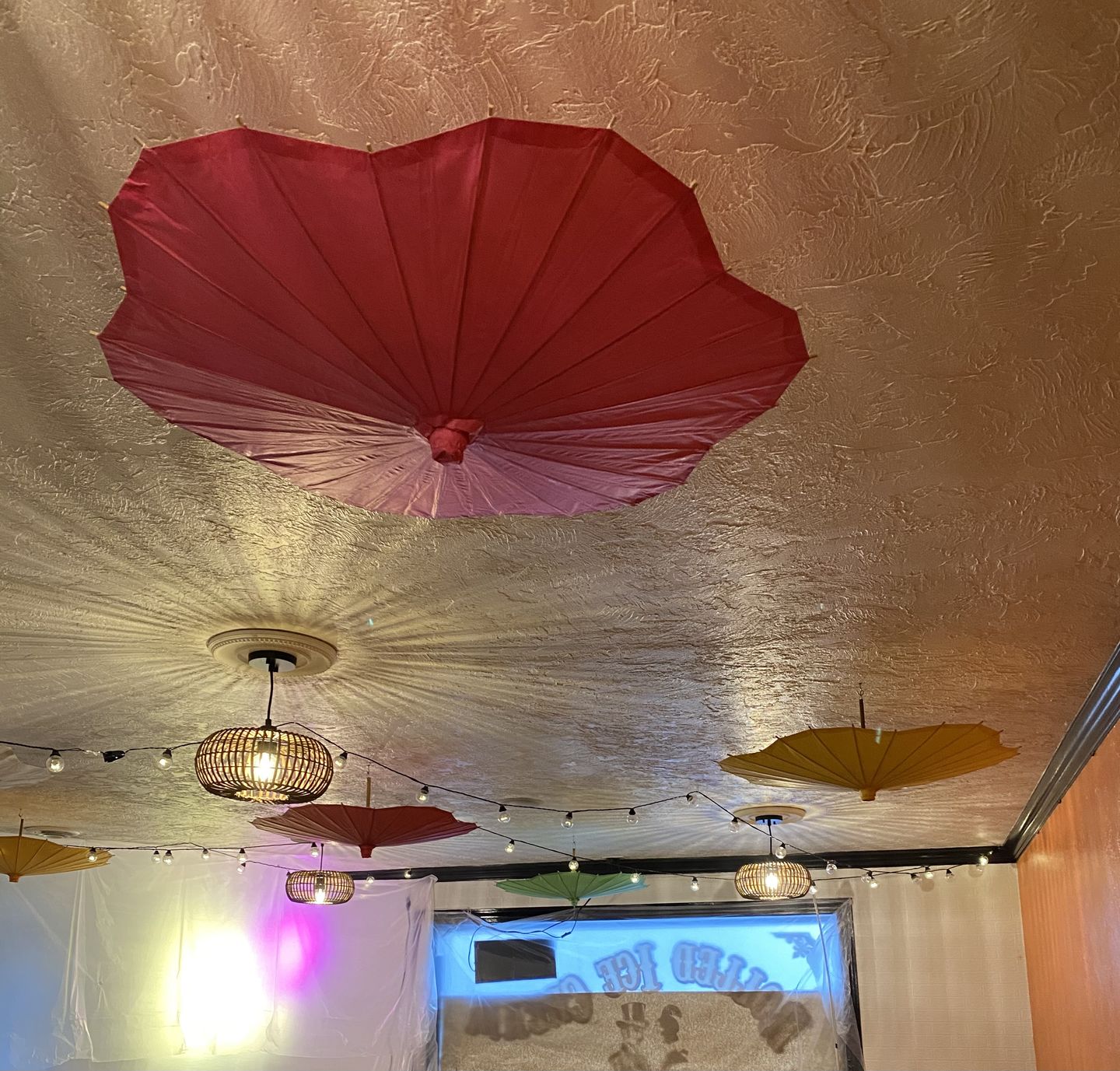 Customer photo review of 32" Orange Paper Parasol Umbrella, Scallop Shaped (Sun Protection)
