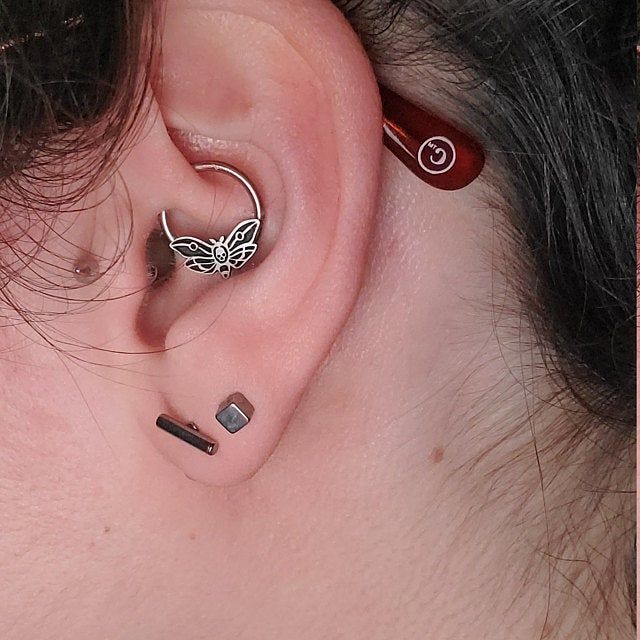 Customer photo review of 16G Death's Head Moth Captive Bead Ring
