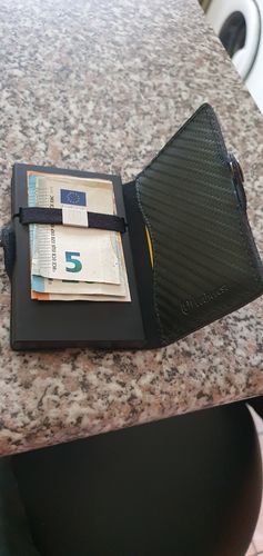 Customer photo review of Everest Smart Wallet