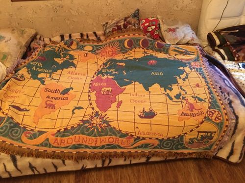 Customer photo review of Tapis Carte Du Monde Coloré