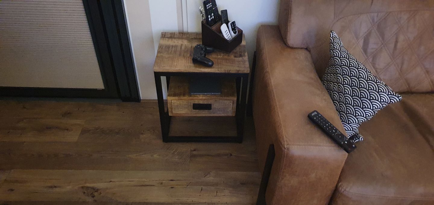 Customer photo review of Bijzettafel / Nachtkastje Industrieel Design | Mangohout en Staal | 45x35x50