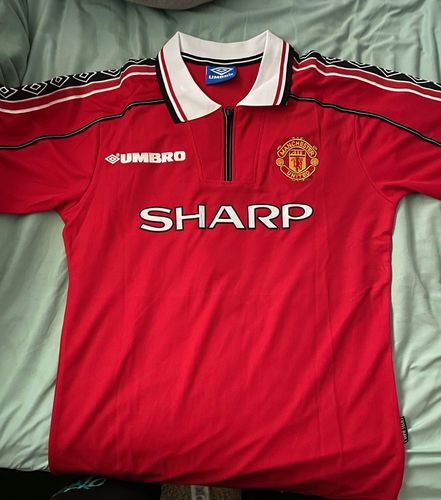 Customer photo review of MANU 1998/2000 Home kit