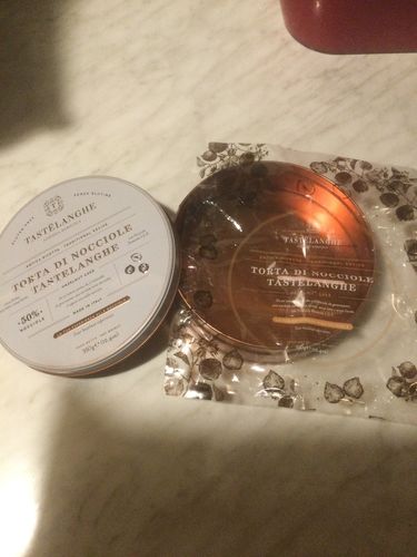 Customer photo review of Torta di Nocciole Tastëlanghe + Crema di Nocciole + Confezione Nocciola "Tostata"