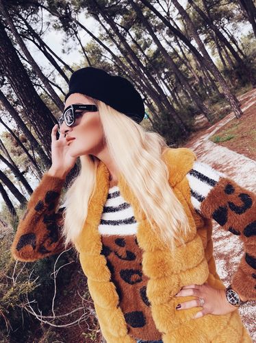 Customer photo review of Blanco - White