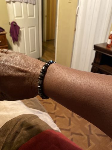 Customer photo review of Weight Loss Black Stone Magnetic Therapy Bracelet