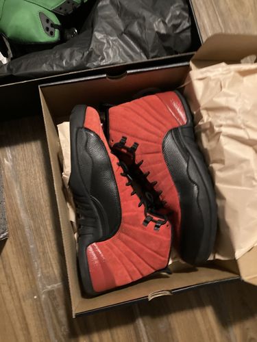 Customer photo review of Air Jordan 12 “Reverse Flu Game”：CT8013-602