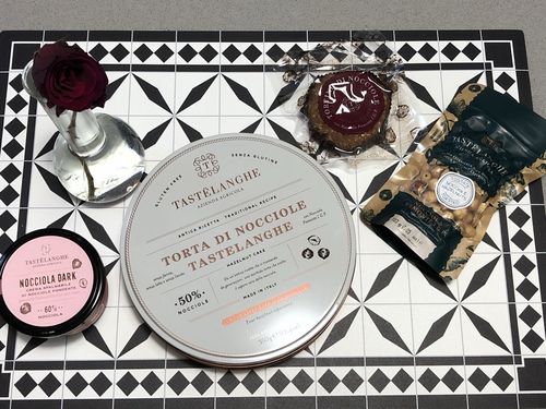 Customer photo review of Torta di Nocciole Tastëlanghe + Crema di Nocciole + Confezione Nocciola "Tostata"