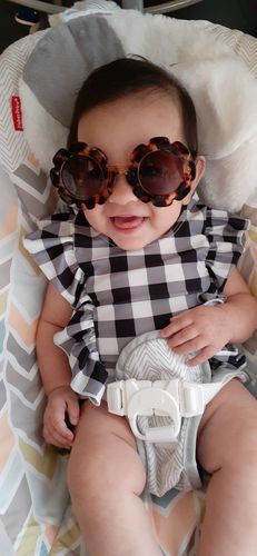 Customer photo review of Mia flower frame sunnies