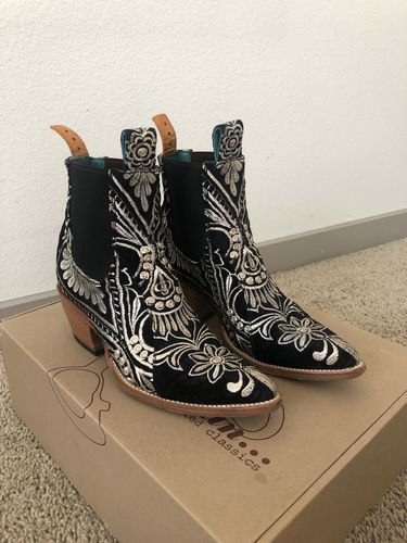 Customer photo review of No.1001 FREEWAY chelsea boot- lenni the label x pskaufman... black embroidered velvet women's