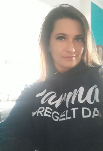 Customer photo review of Herzlich willkommen im falschen Film  - Unisex Kapuzenpullover Hoodie