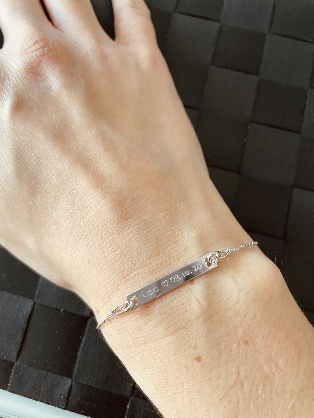 Customer photo review of Personalisiertes Armband mit Gravur länglich aus 925 Sterling Silber