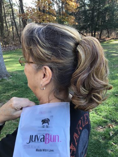 Customer photo review of JuvaBun Claw Clip Ponytail Extension 12''