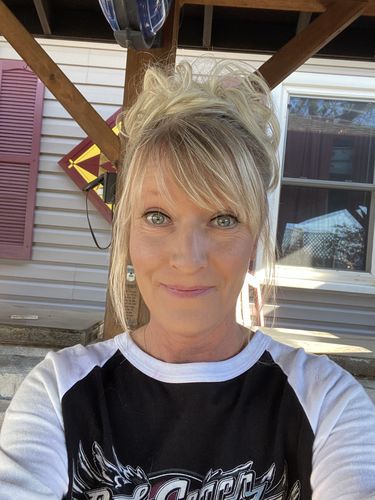 Customer photo review of JuvaBun Messy Bun