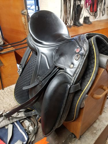Customer photo review of Clyde's™ Leather Recoloring Balm
