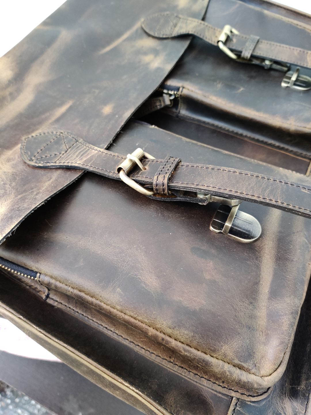 Customer photo review of Retro Buffalo Hunter Leather Laptop Messenger Bag