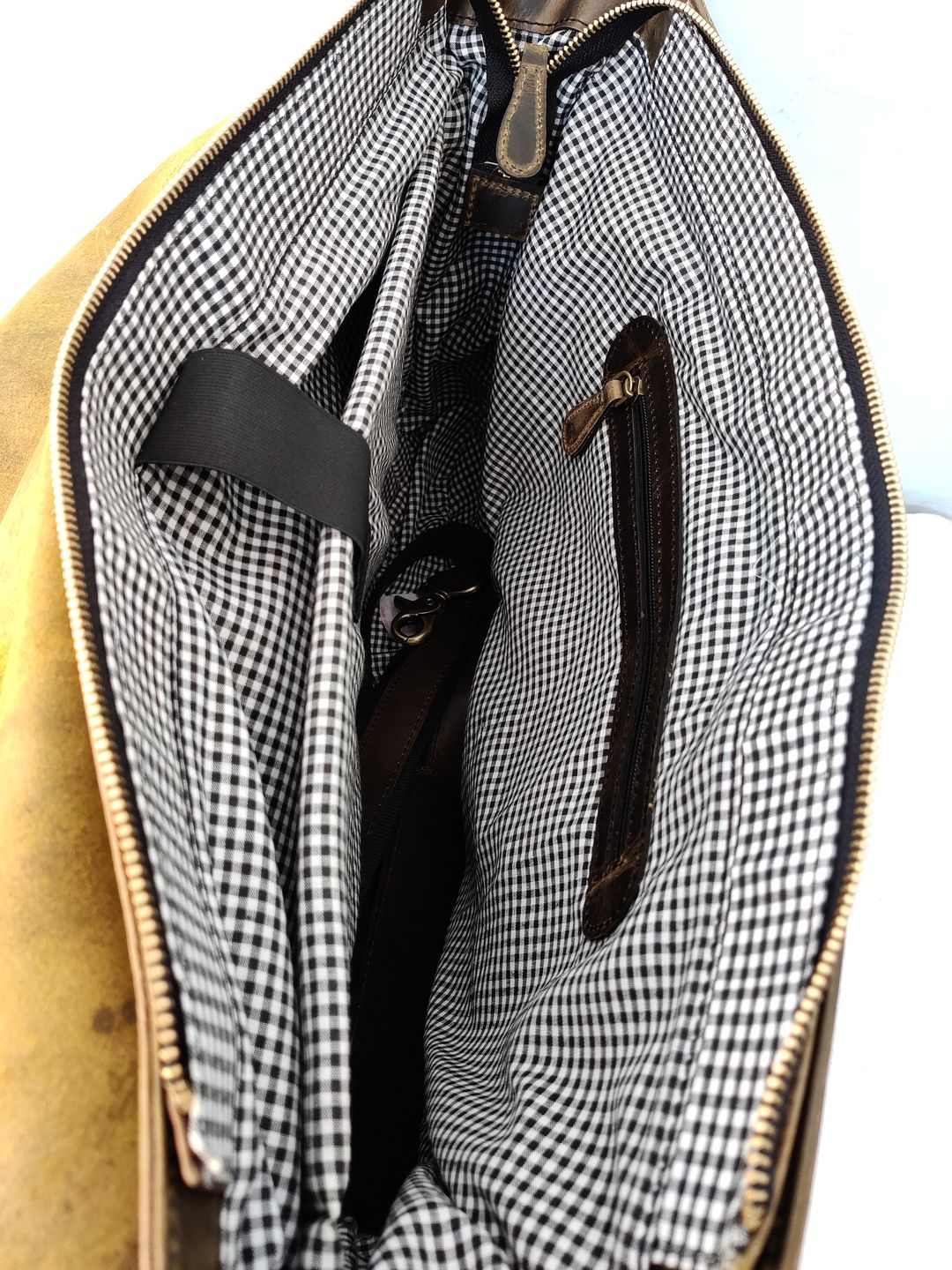 Customer photo review of Retro Buffalo Hunter Leather Laptop Messenger Bag