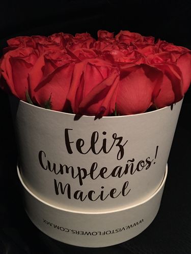 Customer photo review of Caja de Rosas Naranja  - Feliz Cumpleaños!