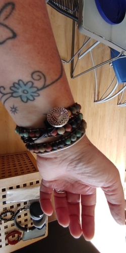 Customer photo review of Happy Hippie - Handgefertigtes Hippie Boho Vintage Lederarmband mit Natursteinen