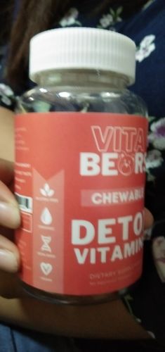 Customer photo review of Detox Vitamin Gummies