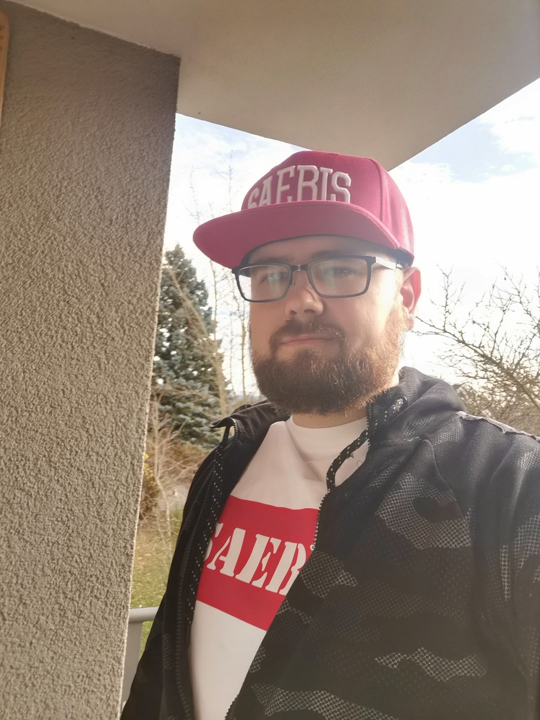 Customer photo review of SAEBIS® Red Box Herren T-Shirt weiß