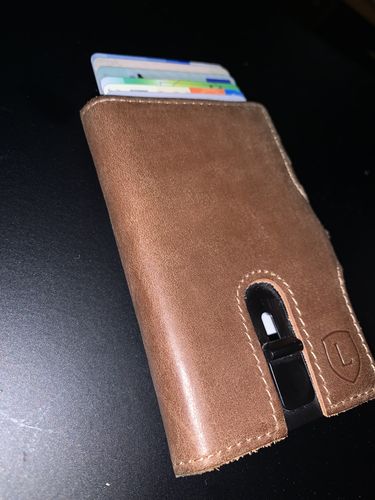 Customer photo review of Everest Smart Wallet