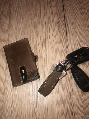 Customer photo review of Everest Smart Wallet