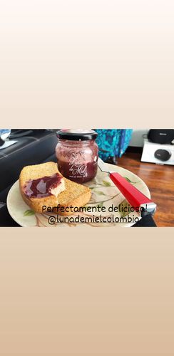 Customer photo review of Miel Cremada Con Flor De Jamaica