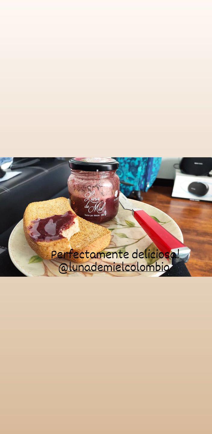 Customer photo review of Miel Cremada Con Flor De Jamaica