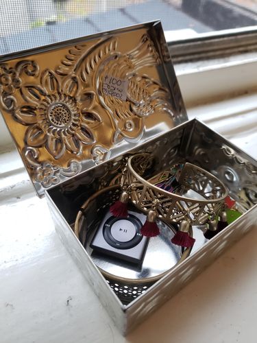 Customer photo review of Tin Pajarito Jewelry Box