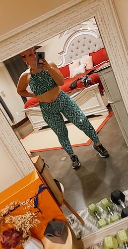 Customer photo review of Boa V-Cut Scrunch Leggings