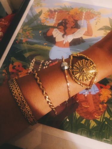 Customer photo review of Lwok Wave Bangle