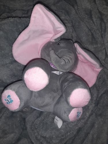 Customer photo review of Eléphant en peluche animé et musical