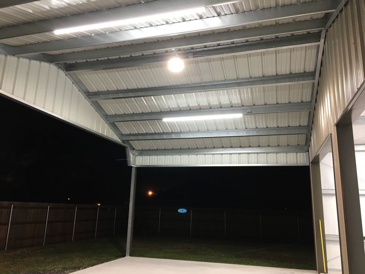 Customer photo review of High Bay UFO LED 150W 4000K / Warehouse Lighting 20,098 Lumens