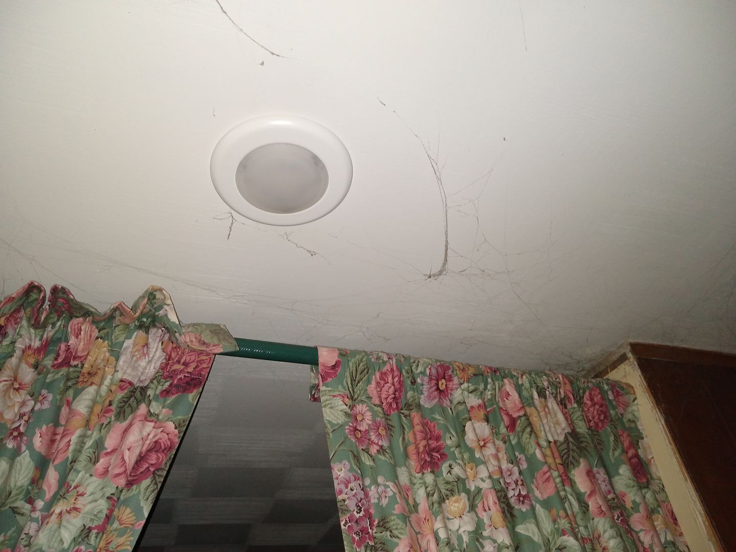 Customer photo review of 4-inch Dimmable LED Disk Downlight, Kitchen Lights, 10W, Recessed Ceiling Light Fixture