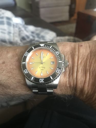 Customer photo review of Aquacy 1769 Hei Matau Men's Automatic 300M Vintage Orange/Yellow Dive Watch Miyota 9015 1769.OY.B.S